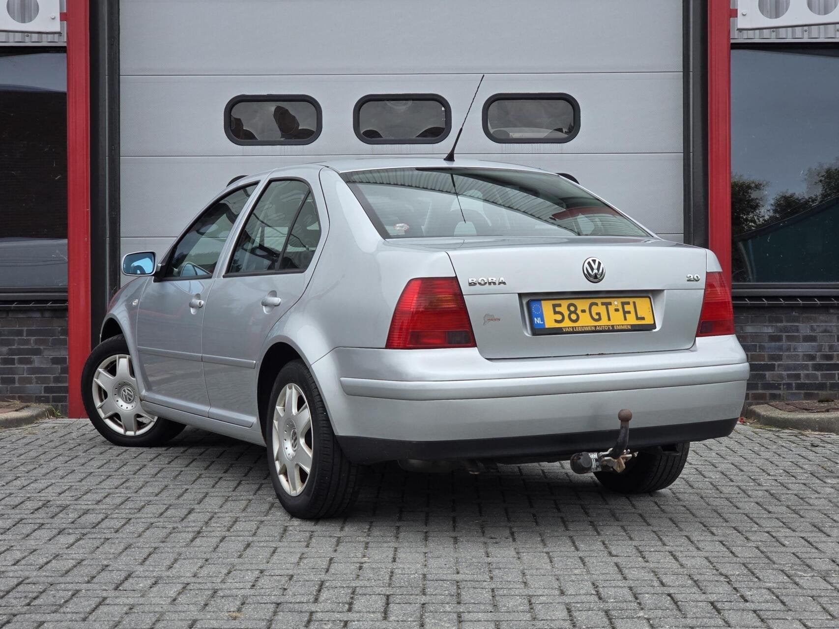 Volkswagen Bora 2.0 Highline Cruise/Bluetooth/Trekhaak/LMV, Auto's, Stof, Gebruikt, Bora, 4 cilinders