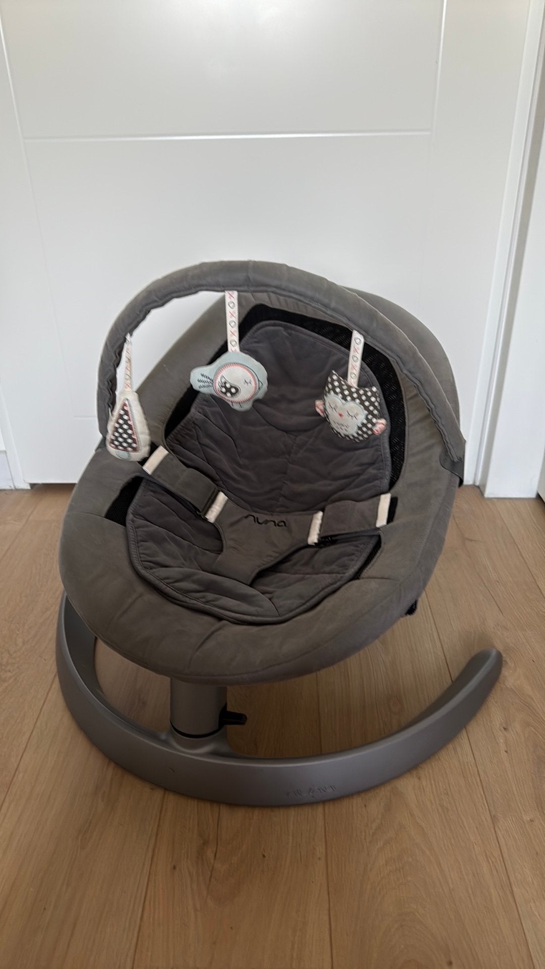 Nuna leaf wipstoel grijs met speelboog, Kinderen en Baby's, Overige merken, Gebruikt, Wipstoel, Ophalen of Verzenden