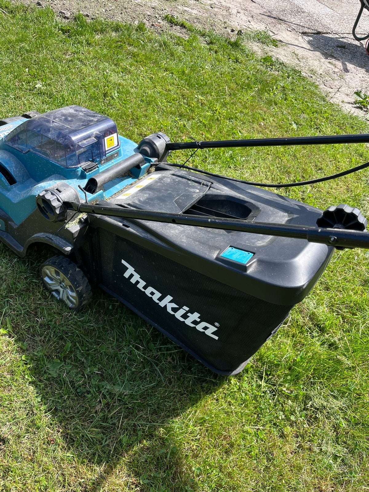 Makita Accu-grasmaaier DLM432 43cm met opvangzak, Tuin en Terras, Grasmaaiers, Ophalen, Cirkelmaaier, Gebruikt, Accu-grasmaaier