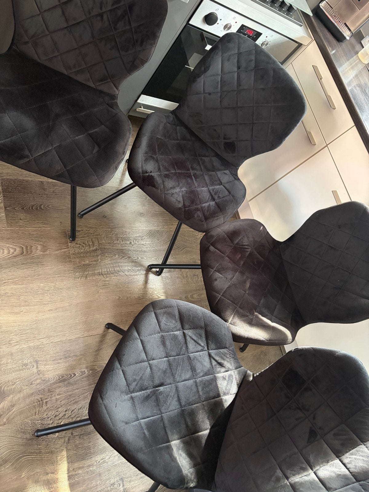 Set van 4 zwarte velours eetkamerstoelen, Ophalen, Zwart, Zo goed als nieuw, Vier