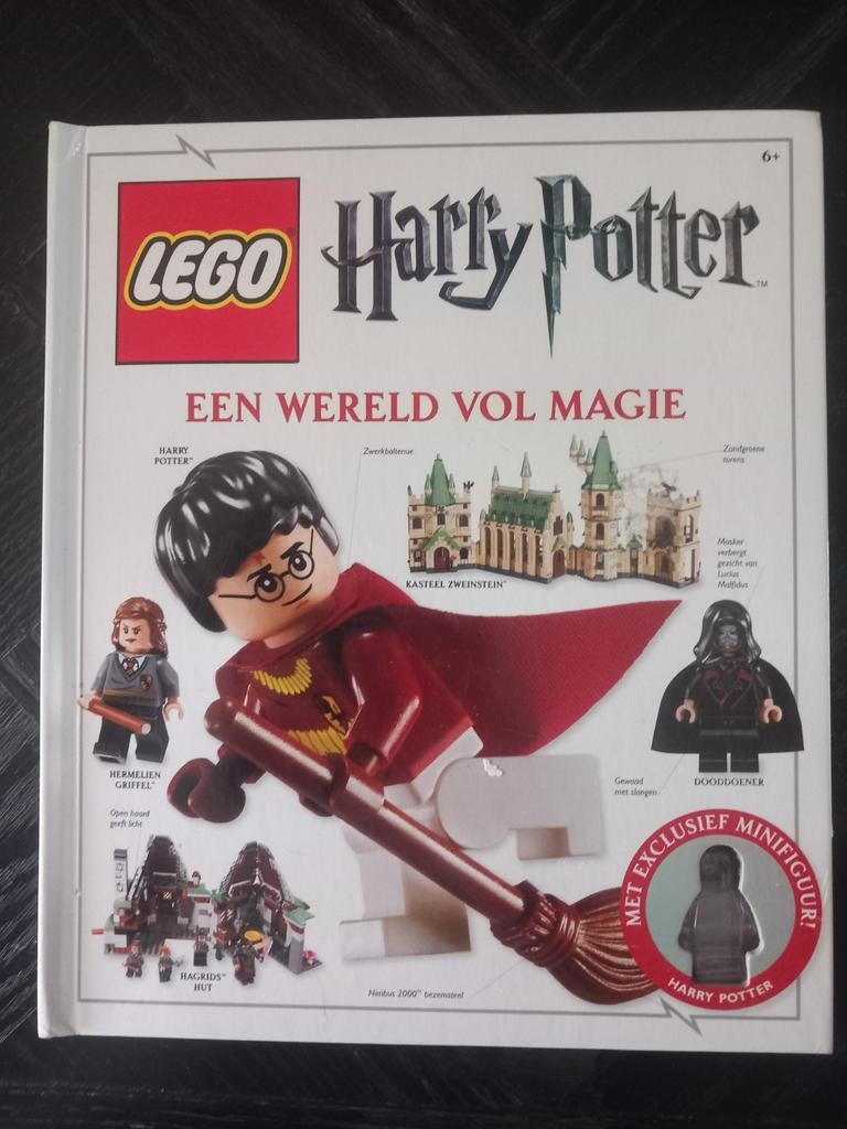 LEGO Harry Potter: Een Wereld Vol Magie Boek + Minifiguur, Kinderen en Baby's, Speelgoed | Duplo en Lego, Zo goed als nieuw, Ophalen of Verzenden