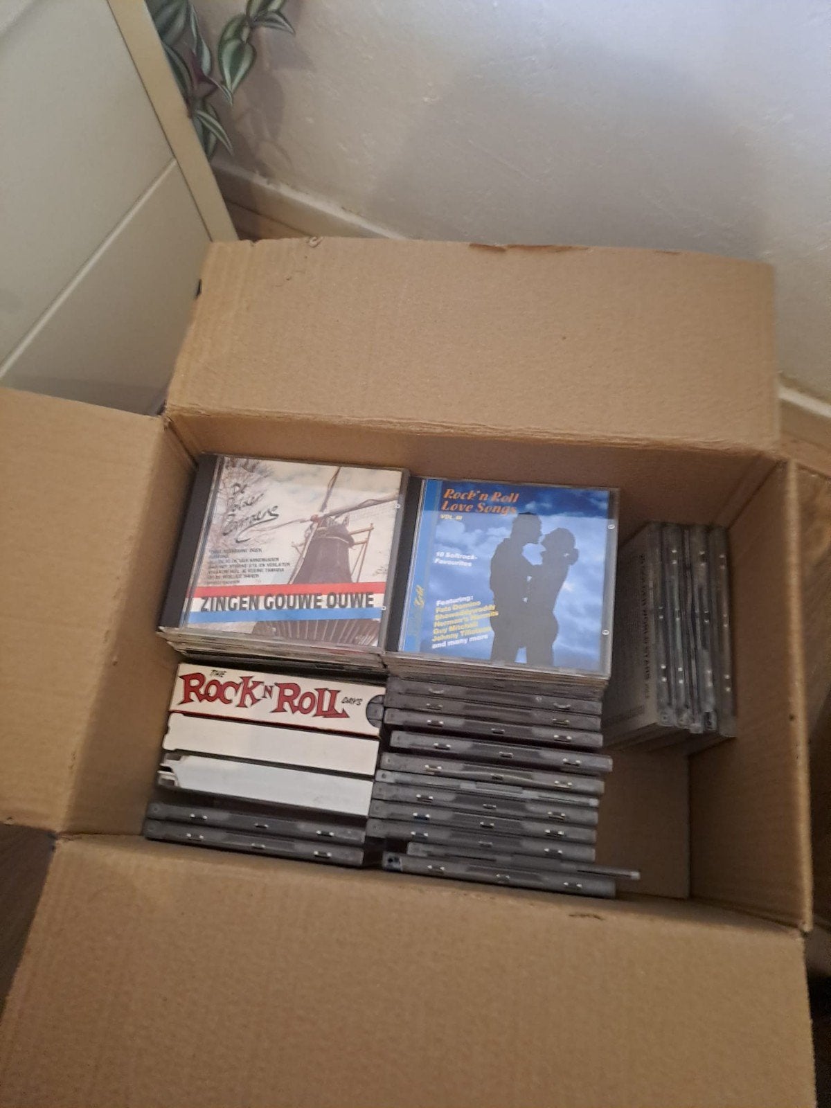 Hele doos cd's, van alles wat. Gaat in 1 koop weg., Ophalen, Zo goed als nieuw