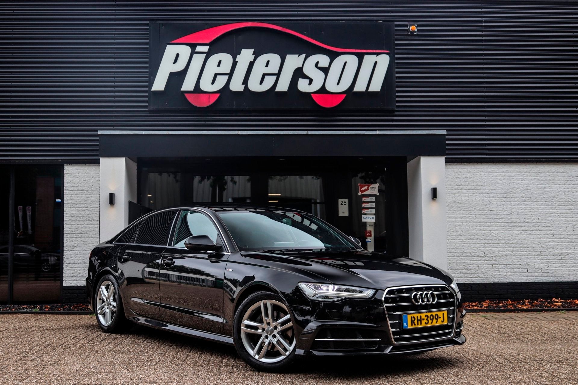 Audi A6 Limousine 1.8 TFSI 3x S-Line FACELIFT NAP TREKHAAK, Auto's, Audi, Gebruikt, Leder en Stof, Zwart, Bedrijf