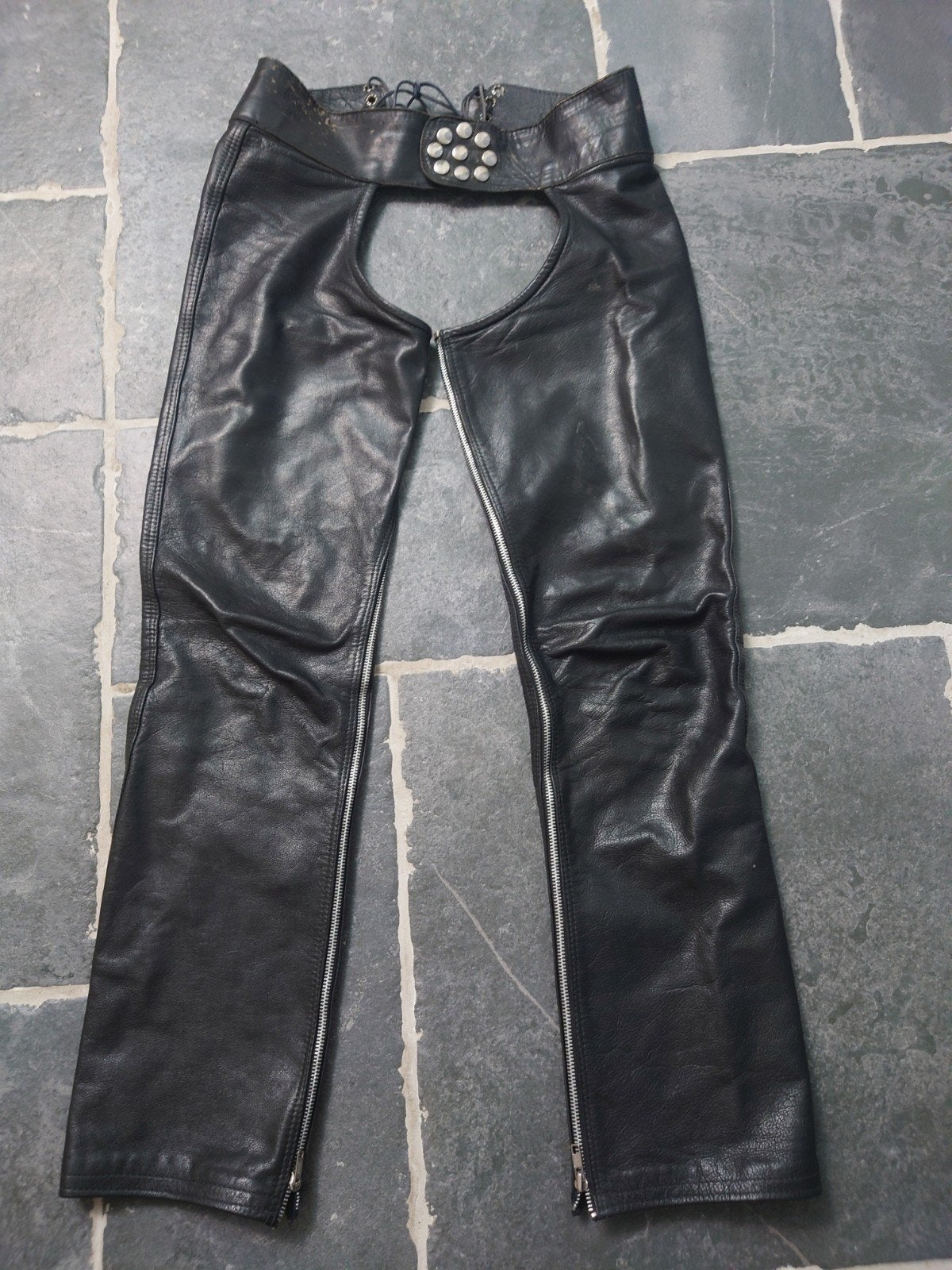 Stoere Leren chaps (kwaliteit als Mister B / Mr. B / RoB), Maat 48/50 (M), Zwart, Ophalen of Verzenden, Gedragen