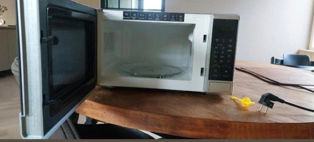 Sharp R270S Magnetron - Zo goed als nieuw, Witgoed en Apparatuur, Magnetrons, Zo goed als nieuw, Vrijstaand, Magnetron, Ophalen