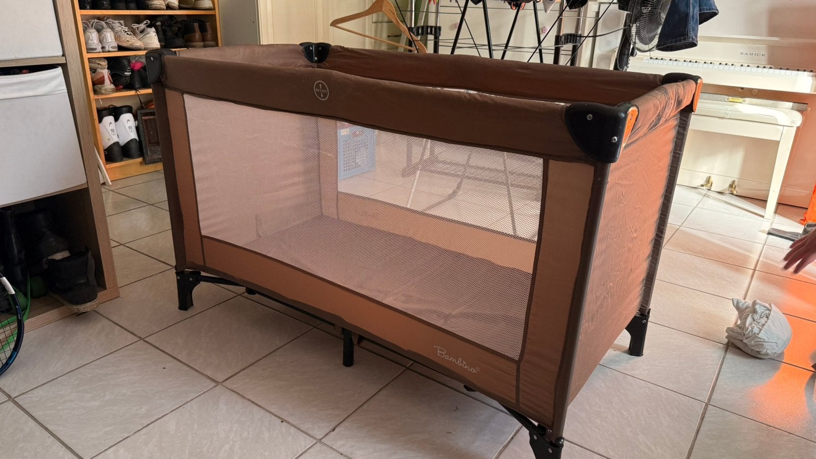 Bambino reisbedje incl. matras, dekbed, kussens en lakentjes, Ophalen, Zo goed als nieuw, Reisbedje