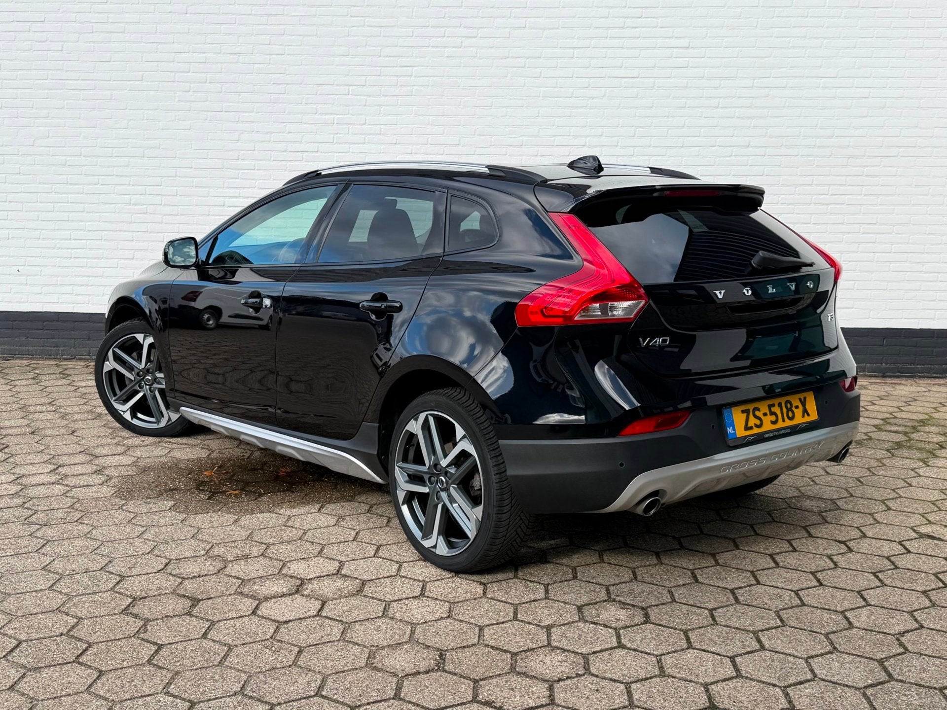 Volvo V40 Cross Country T3 Polar+ Luxury PANODAK l LEDER l C, Auto's, 4 cilinders, 700 kg, Zwart, 152 pk