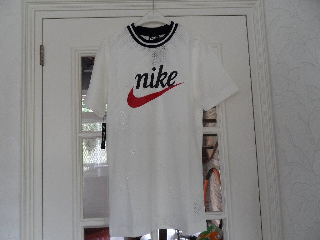 nike shirt wit nieuw maat xs maar ziet veel groter, Maat L, Ophalen of Verzenden, Nieuw, Shirt