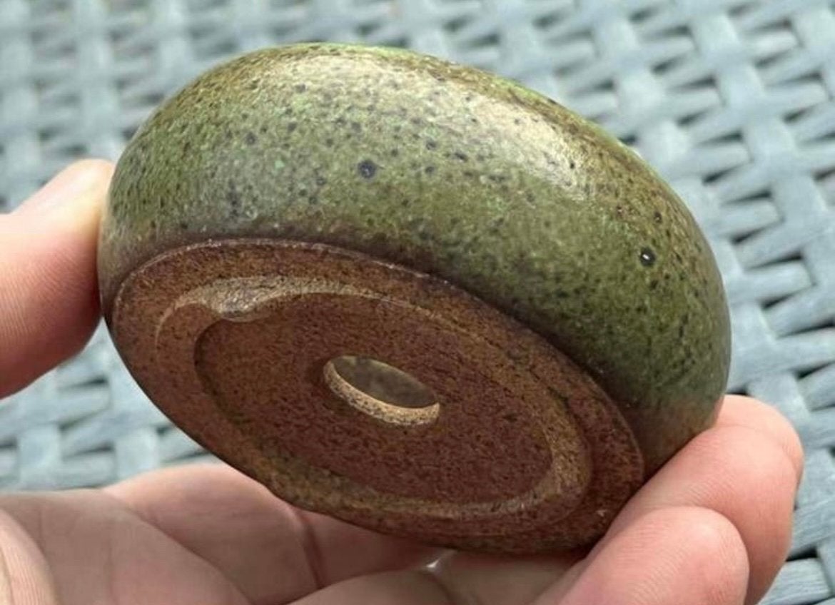 Bonsai pot handgemaakt groen tinten gemerkt aardewerk 7,4x3, Rond, Ophalen of Verzenden, Zo goed als nieuw, Aardewerk