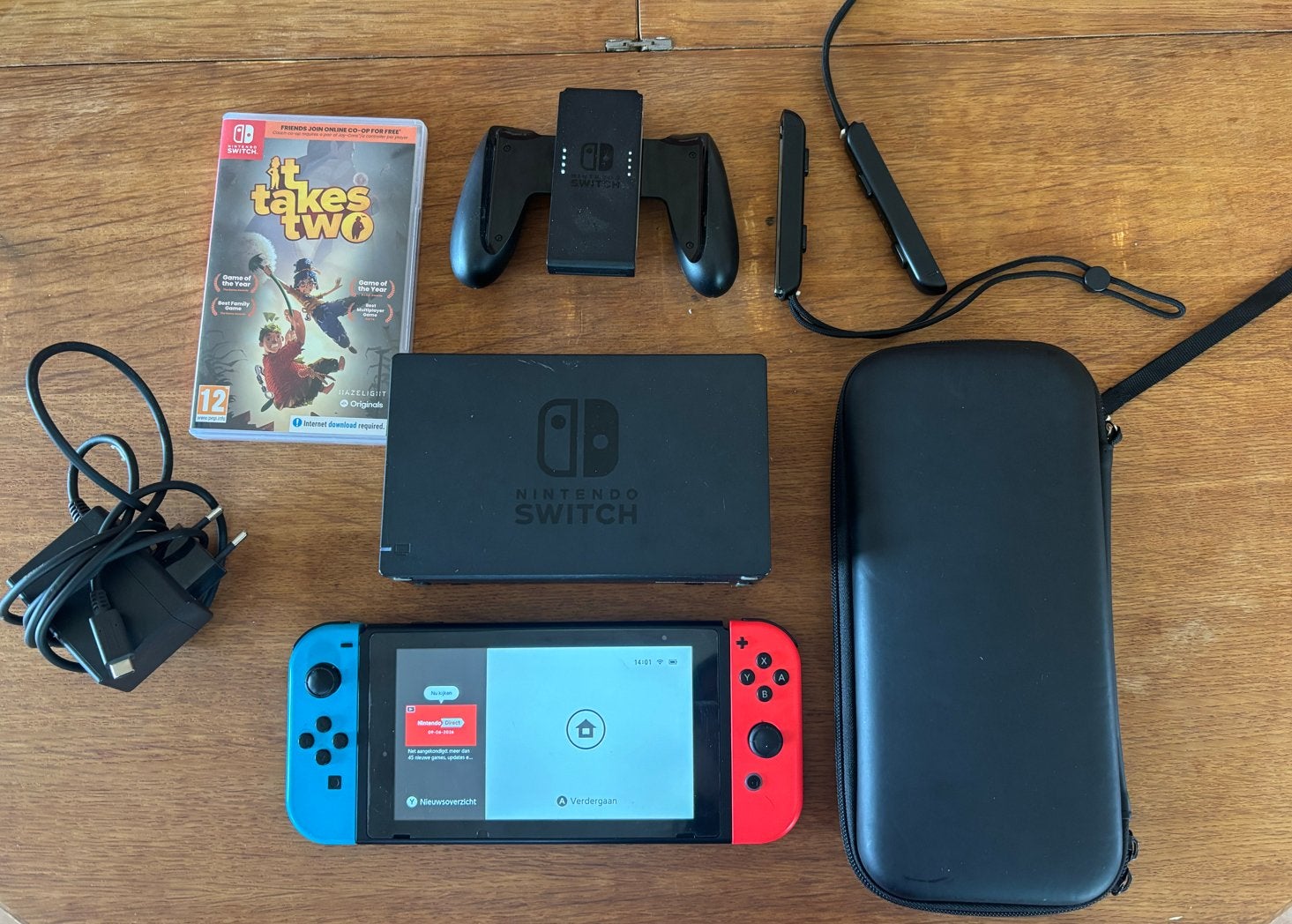 Nintendo Switch met Mario Kart & It Takes Two, Spelcomputers en Games, Switch 2019 Upgrade, Met games, Met 2 controllers, Ophalen of Verzenden