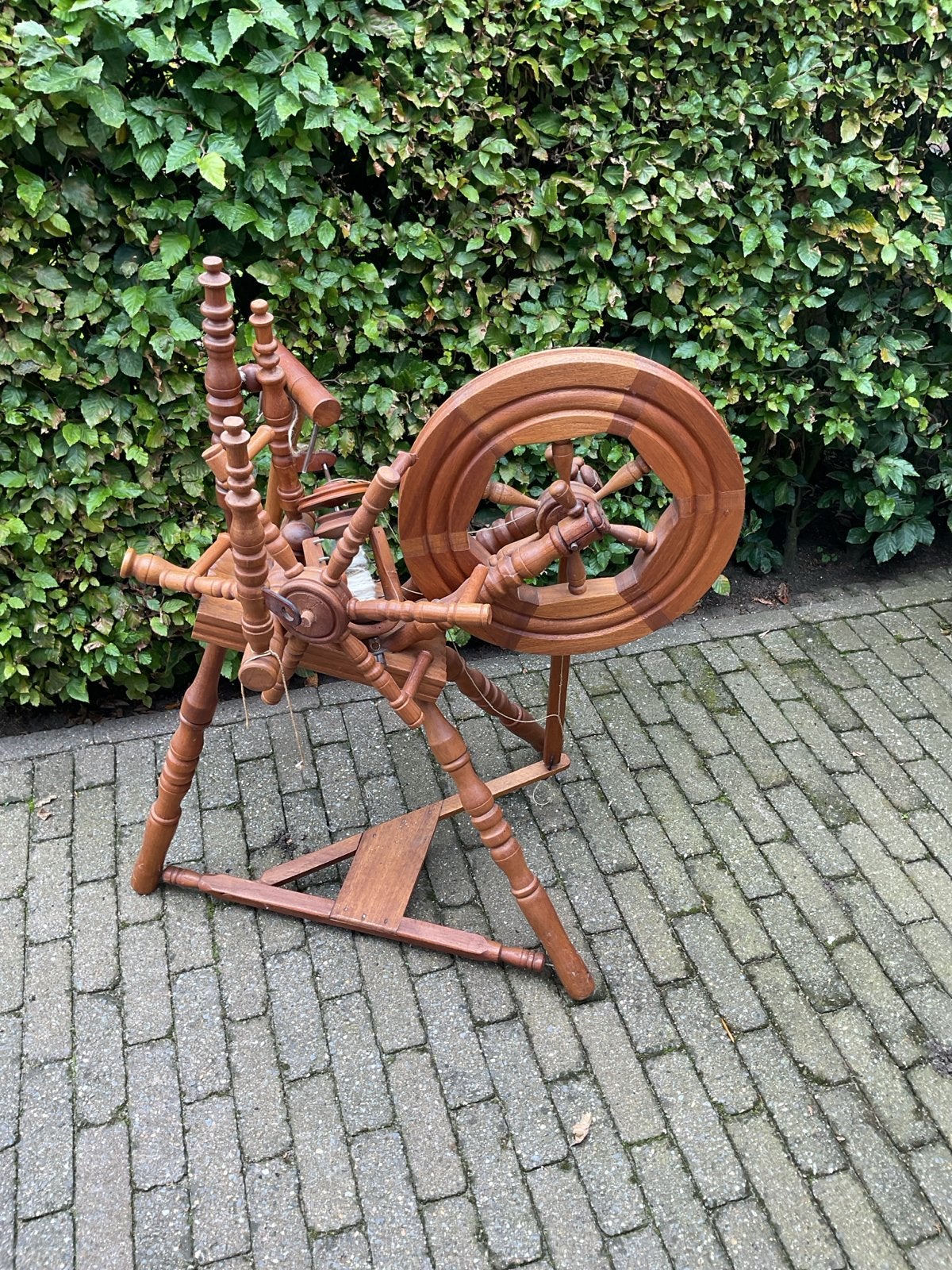 Antiek houten spinnewiel - Decoratief en functioneel, Ophalen, Gebruikt, Spinnewiel