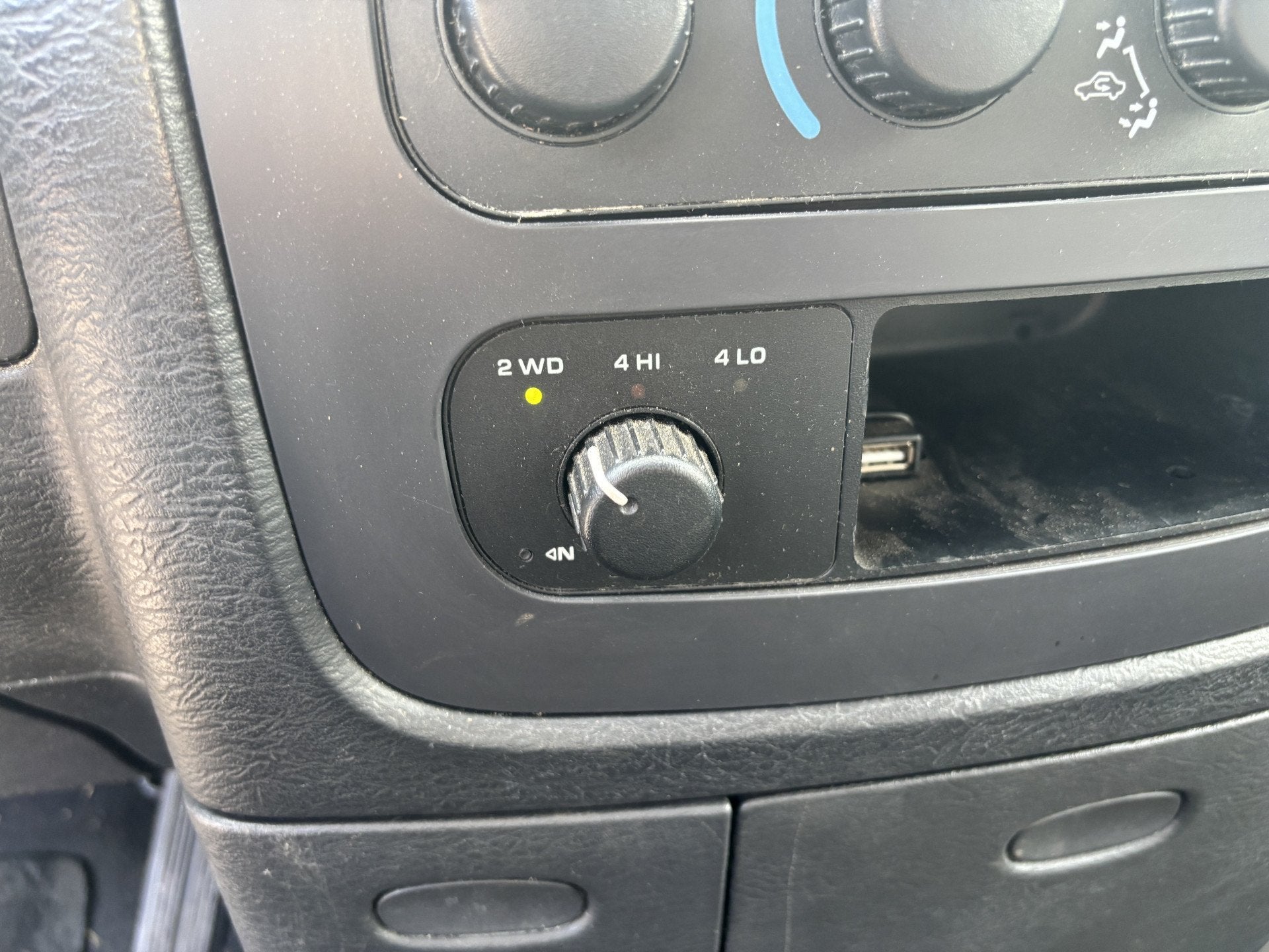 Foto 22 van Dodge Ram 2500 SLT 5.9L Cummins. 4wd, Crew-Cab, Nw-APK, Youn