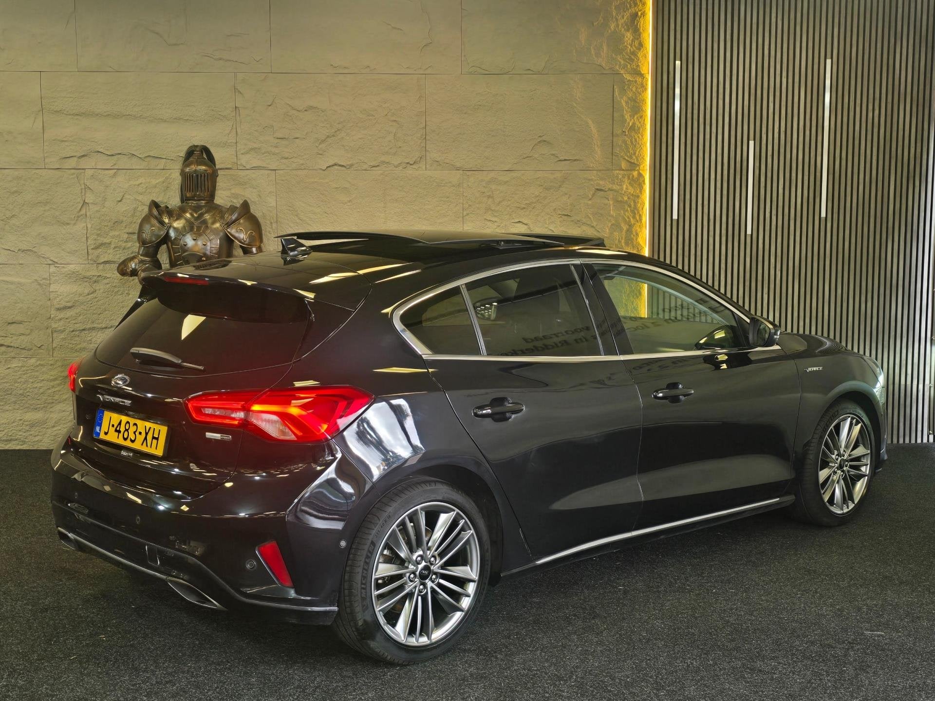 Ford Focus 1.0 EcoBoost Hybrid Vignale|GARANTIE|PANO|LEDER|H, Dealer onderhouden, 125 pk, Gebruikt, Zwart