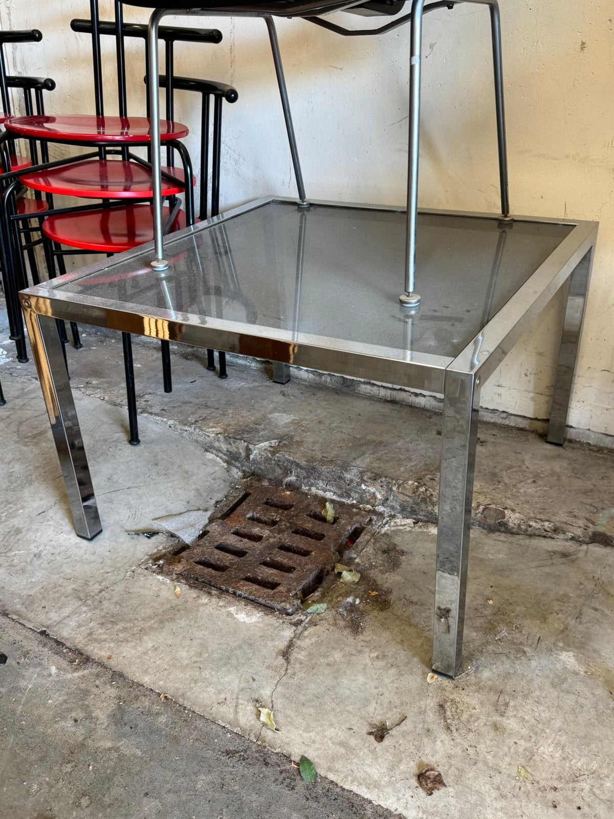 Vintage metalen salontafel met glazen blad, Huis en Inrichting, Ophalen, 50 tot 100 cm, Vierkant, ?