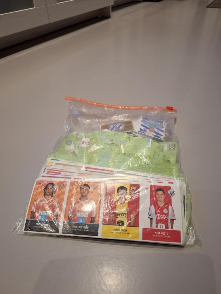 Voetbalplaatjes Plus - Ruilen voor Tony's karamel zeezout, Verzamelen, Ophalen, Zo goed als nieuw, Buitenlandse clubs, Poster, Plaatje of Sticker