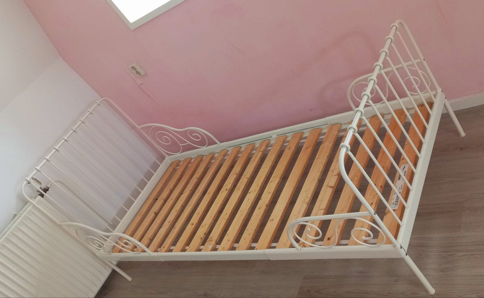 Wit metalen eenpersoonsbed met lattenbodem, Huis en Inrichting, Ophalen, Gebruikt, 90 cm, Eenpersoons