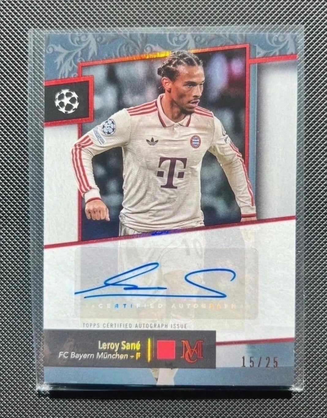 Leroy Sane 2024-25 Topps Museum Archival Auto /25 Bayern, Hobby en Vrije tijd, Ophalen of Verzenden, Zo goed als nieuw, Plaatje