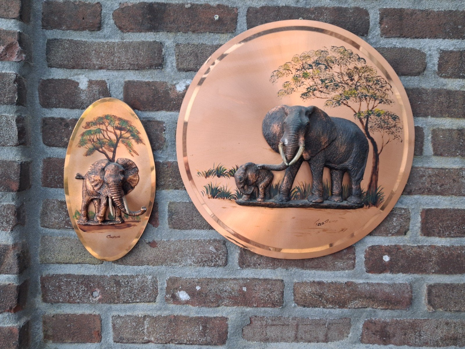 Koperen wanddecoratie met olifanten reliëf, Ophalen, Metaal, Gebruikt, Meerkleurig