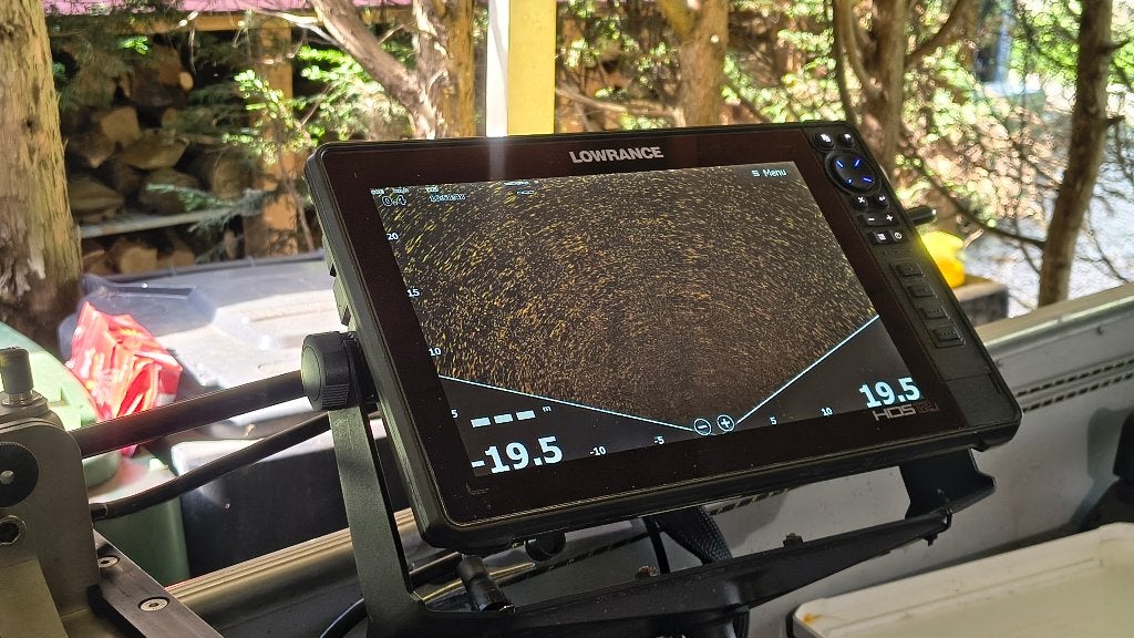 Lowrance Active Target + Traas Customs transducer stang, Ophalen, Zo goed als nieuw, Kaartplotter of Fish Finder