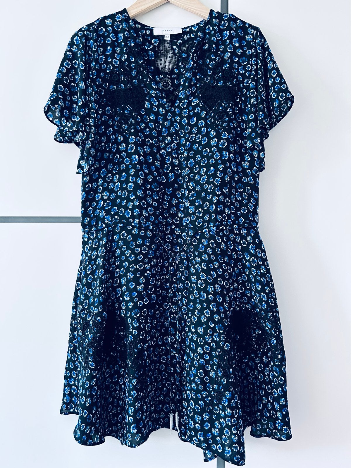 Nieuw Reiss Amalia Jurk Bloemenprint Maat 36 UK8 Zwart Blauw, Zwart, Nieuw, Ophalen of Verzenden, Knielengte