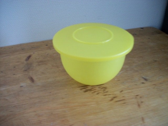 Tupperware Schaaltje ( geel, 1,3 liter ), Ophalen of Verzenden, Gebruikt, Geel, Schaal
