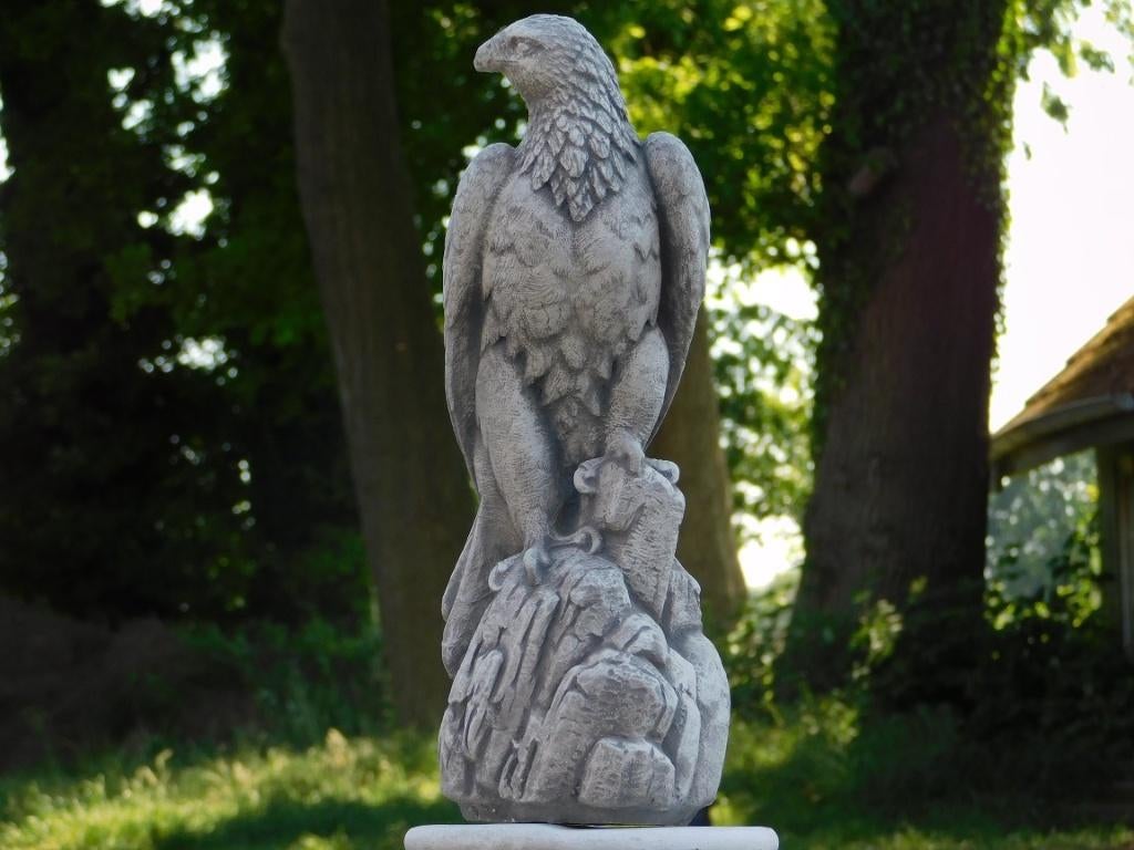 Adelaar op Ronde Sokkel - 83 cm - Steen, Dierenbeeld, Steen, ., Ophalen of Verzenden