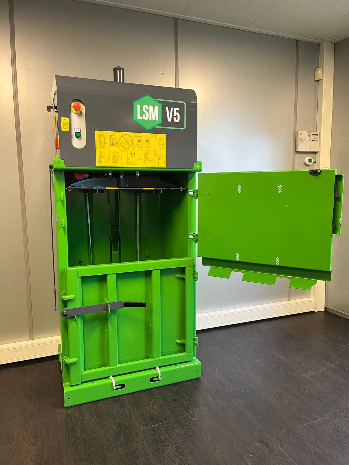 LSM V5 | 230 volt | Balenpers | Papierpers | Plasticpers, Ophalen of Verzenden, Nieuw