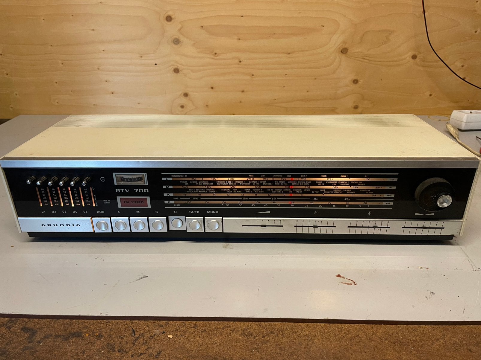 Grundig RTV-700 defect, Ophalen of Verzenden, Zo goed als nieuw