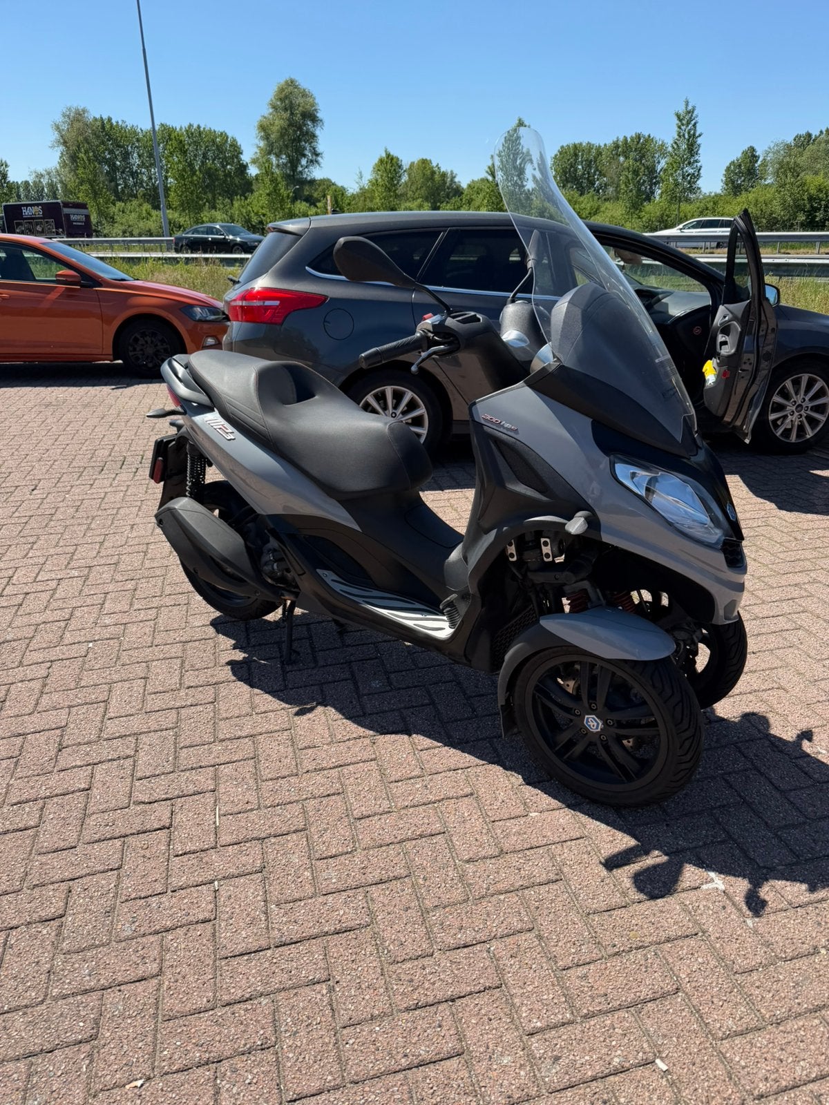 Piaggio MP3 yourban 300 nardo grey sport nieuw model 2019, Motoren, Particulier, Scooter, LED Verlichting