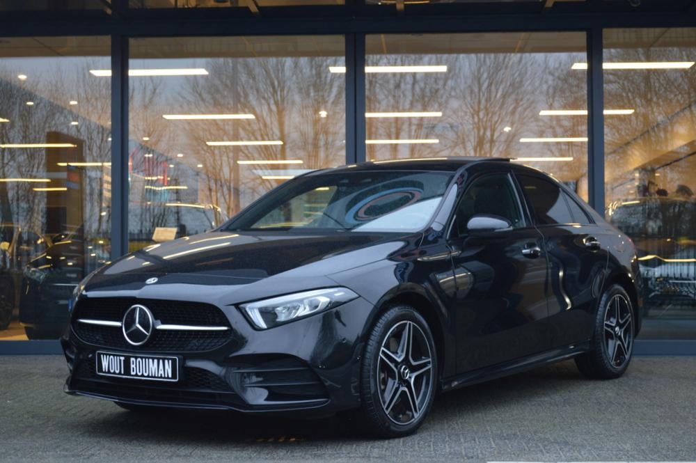 Mercedes-Benz A-Klasse 250 e AMG Led Panorama Distronic Keyl, Auto's, Mercedes-Benz, Gebruikt, Euro 6, 4 cilinders, Zwart