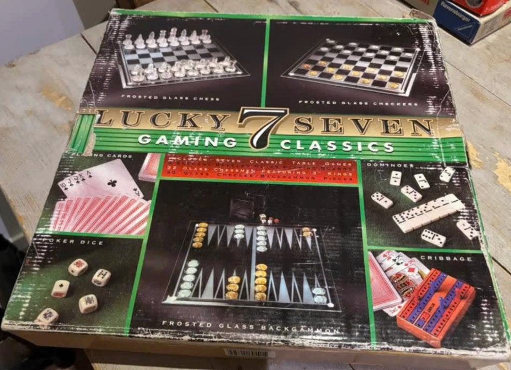 Classic Games Lucky 7 Doos - 7 diverse spellen, Hobby en Vrije tijd, Gezelschapsspellen | Bordspellen, Vijf spelers of meer, Ophalen of Verzenden