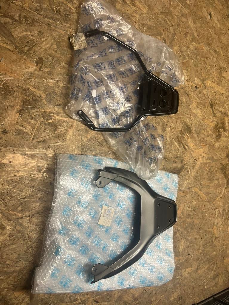 NOS achter drager set piaggio typhoon tph ntt nrg beugel, Motoren, Tuning en Styling, Ophalen of Verzenden