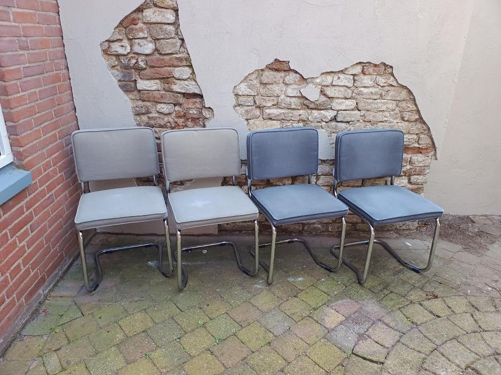 4 stuks voor € 150 Zuiver Ridge Eetkamerstoelen Sledemodel, Ophalen, Gebruikt, Grijs, Vier