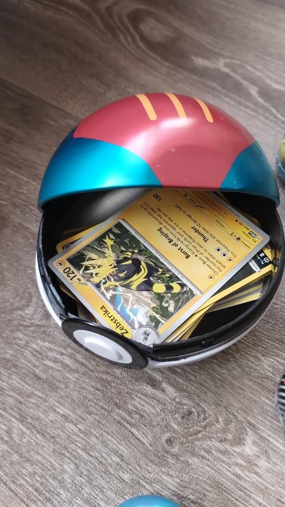 Pokemonbal met verschillende kaarten, Ophalen, Nieuw, Meerdere kaarten