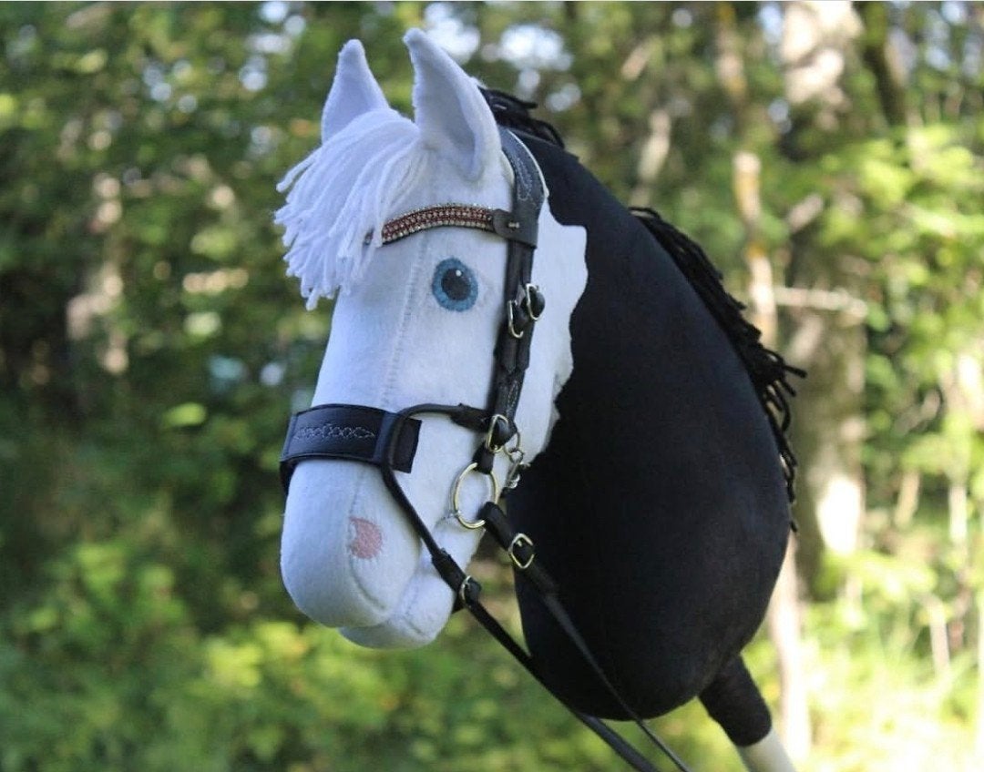 Hobbyhorse Rosemix uit Finland, Hobby en Vrije tijd, Overige Hobby en Vrije tijd, Ophalen of Verzenden
