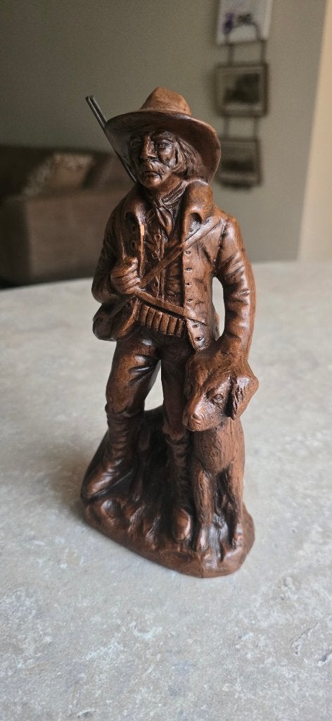 Terracota beeldje jager met hond,   F. Lascour, Antiek en Kunst, Ophalen of Verzenden