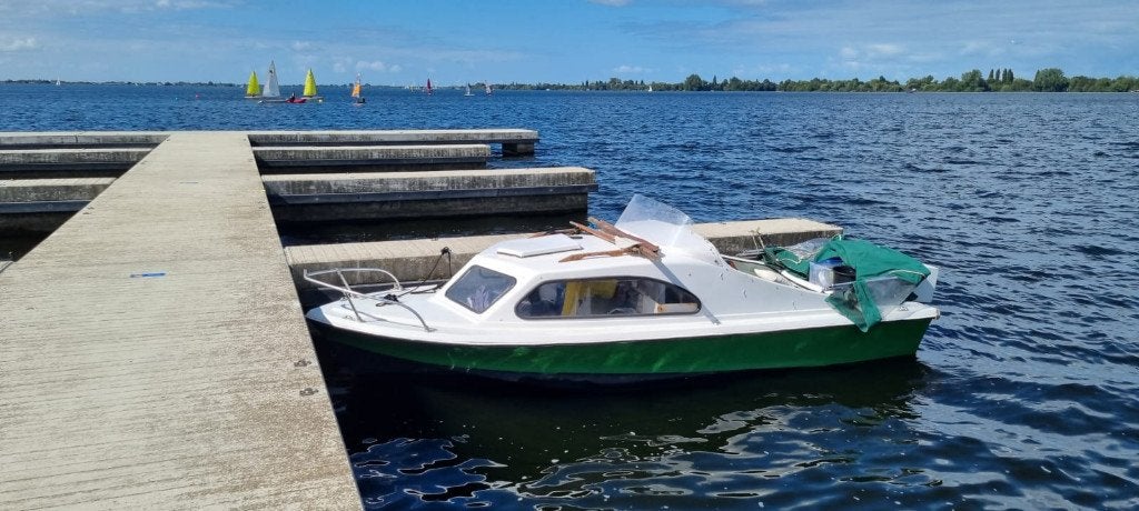 Polyester kajuitboot 5.35 meter met 15 pk motor, Gebruikt, Kajuitboot, 15 pk, Buitenboordmotor