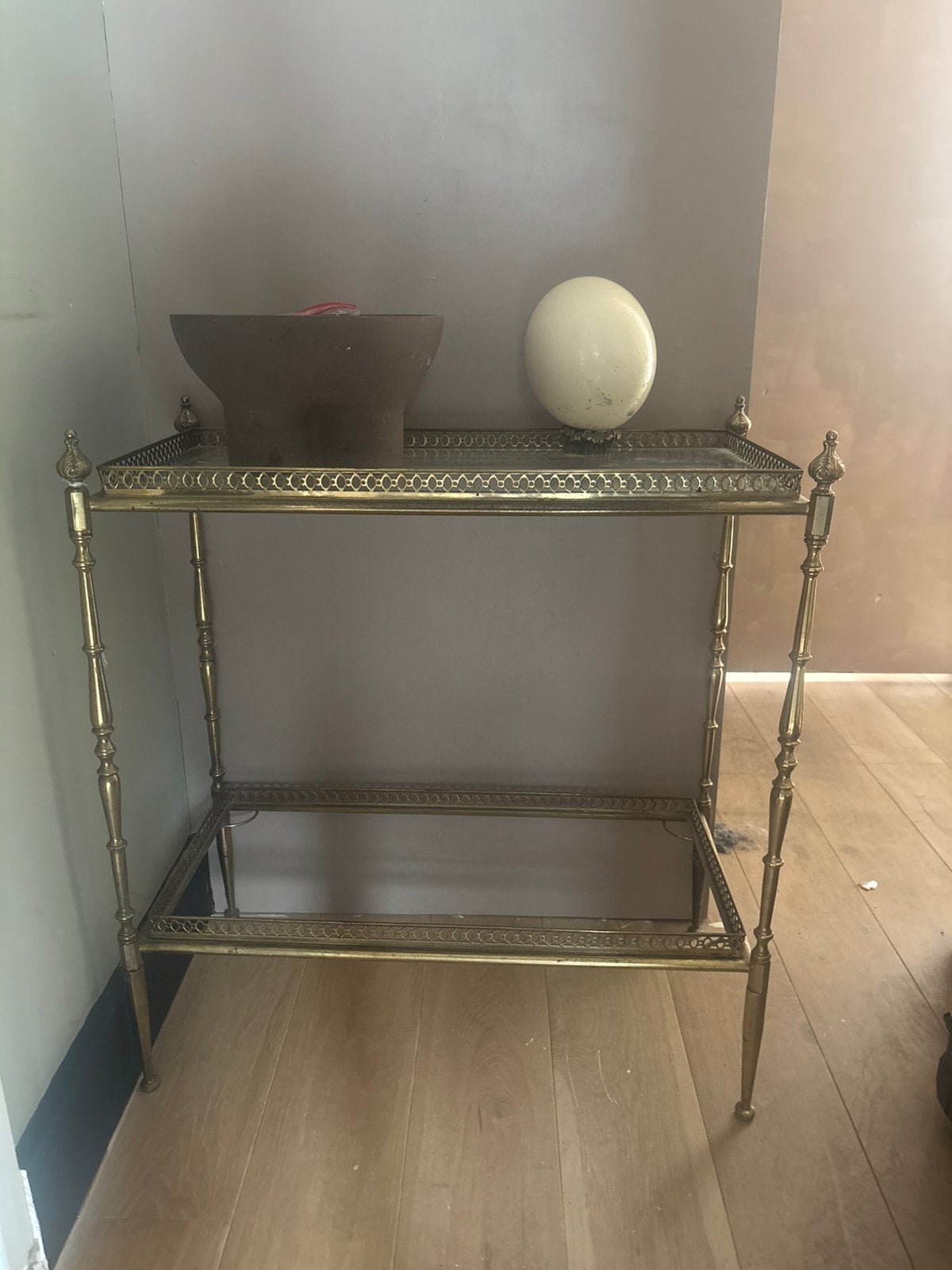 Antieke messing sidetable, Ophalen, 50 tot 100 cm, Zo goed als nieuw, 25 tot 50 cm