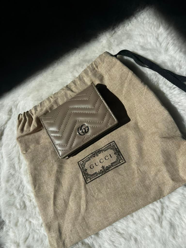 Beige gucci marmont wallet. ( nieuw), Sieraden, Tassen en Uiterlijk, Broches, Ophalen, Zo goed als nieuw, Overige materialen