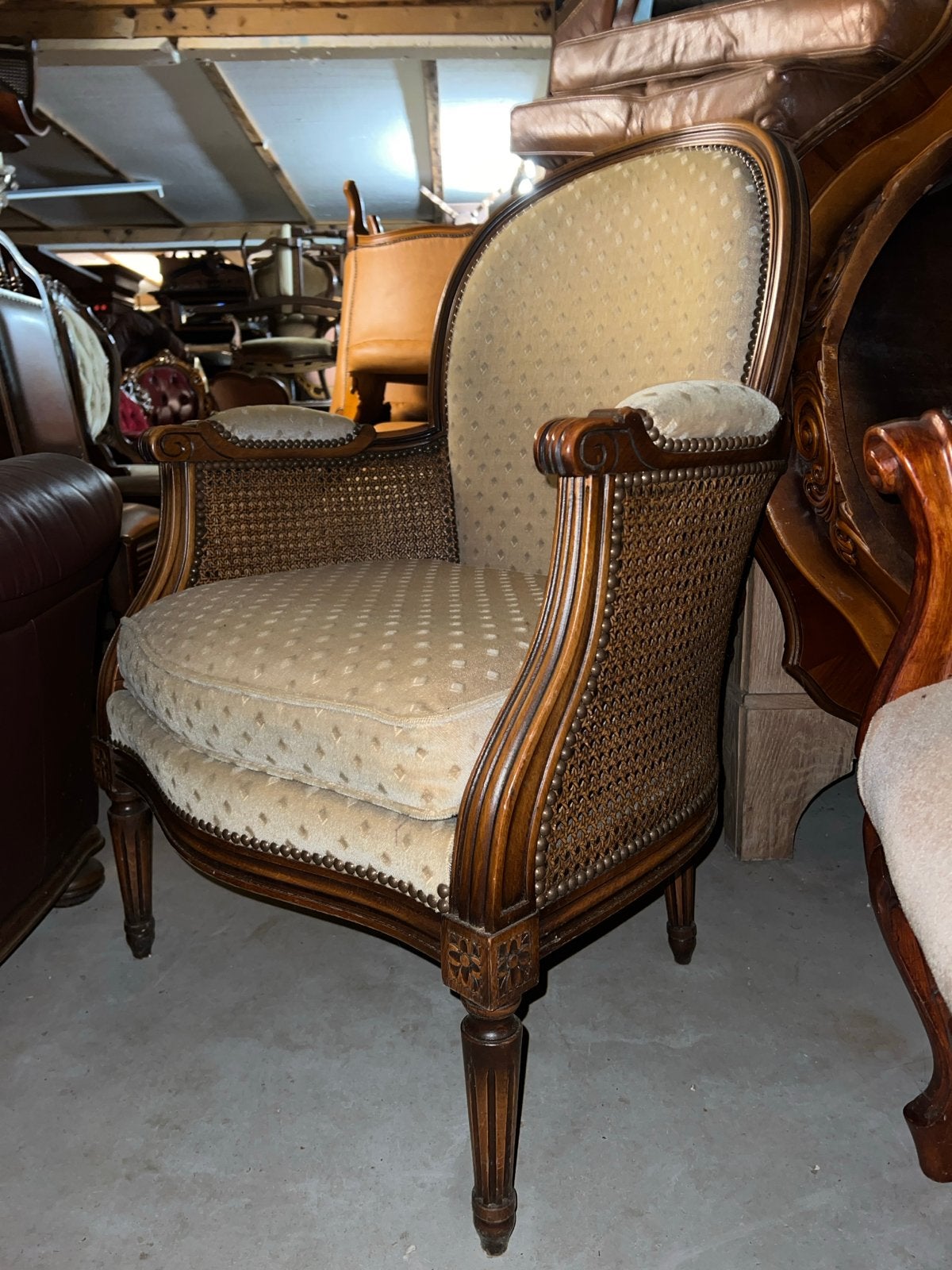 Klassieke noten fauteuil  MAGAZIJN OPRUIMING, Ophalen