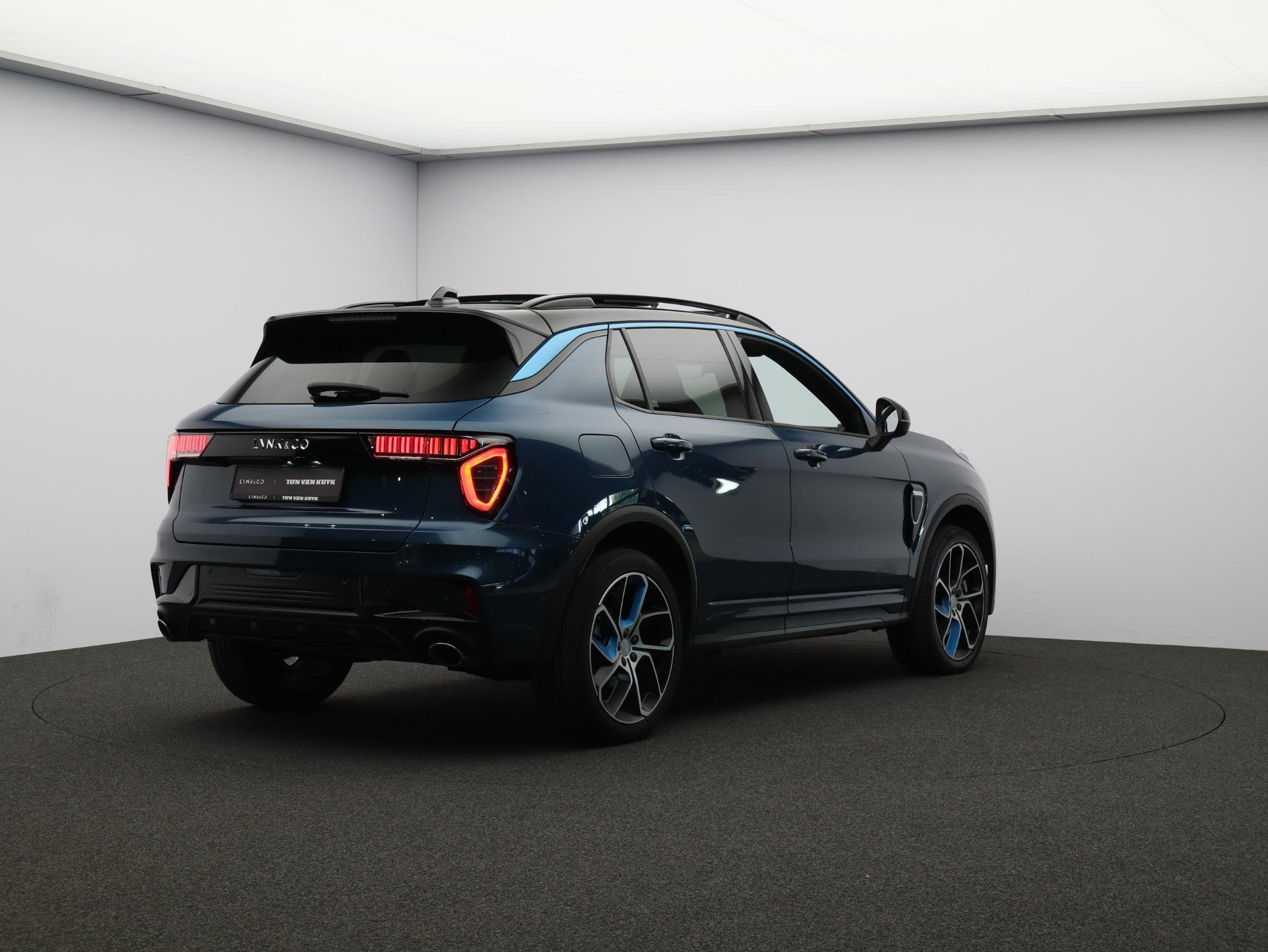 Lynk & Co 01 1.5 / Carplay / Camera / Adaptive Cruise / Pano, Auto's, Stof, Euro 6, Blauw, 120 €/maand