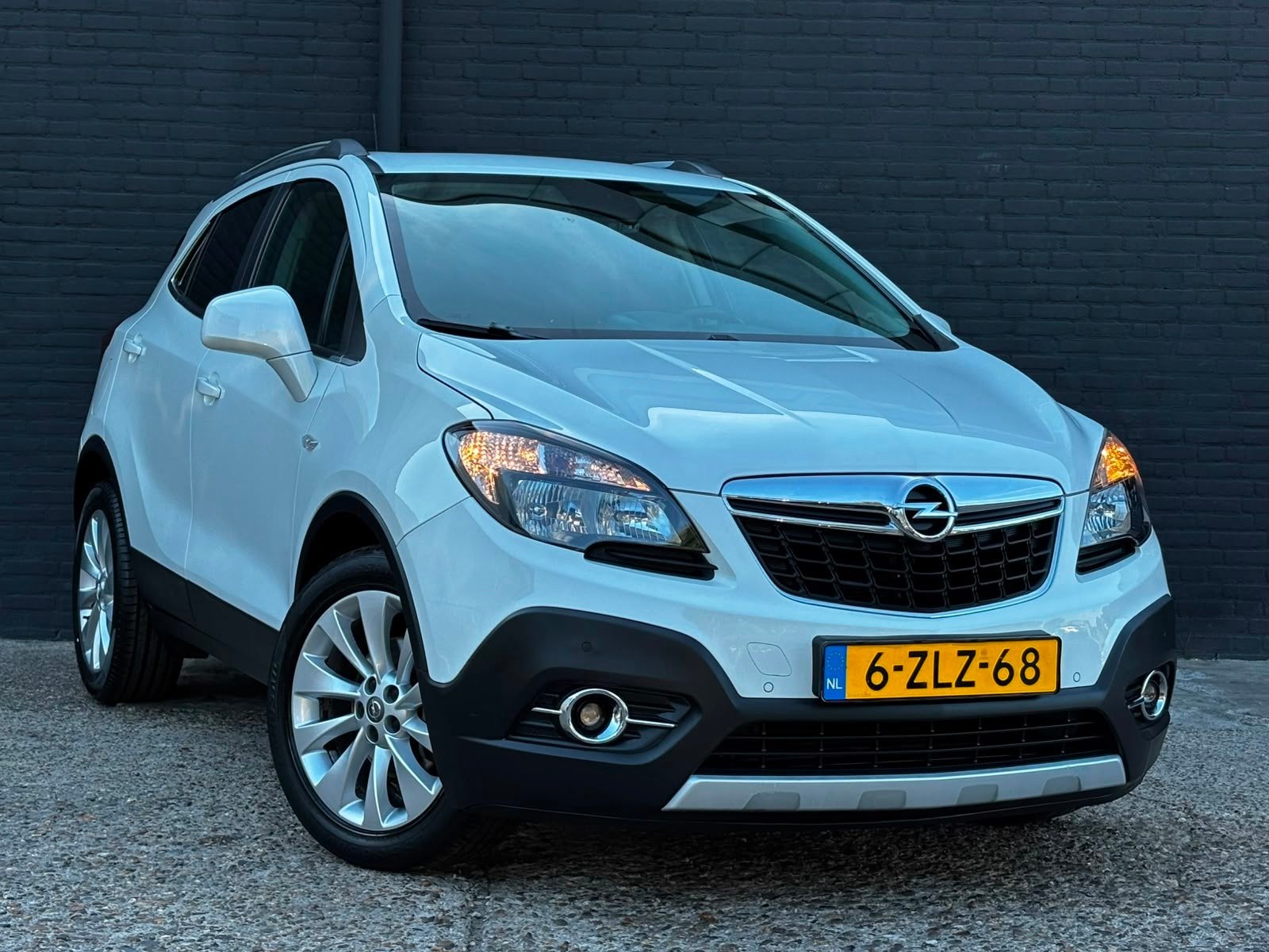 Opel Mokka 1.4 T Cosmo PANO|LEDER|NAVI|PDC|STOELVER, Auto's, Voorwielaandrijving, Euro 5, Gebruikt, Zwart