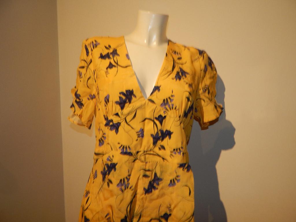 Ivy & Oak prachtige jurk geel paarse bloemen mooi model 42, Verzenden, Geel, Maat 42/44 (L), Onder de knie