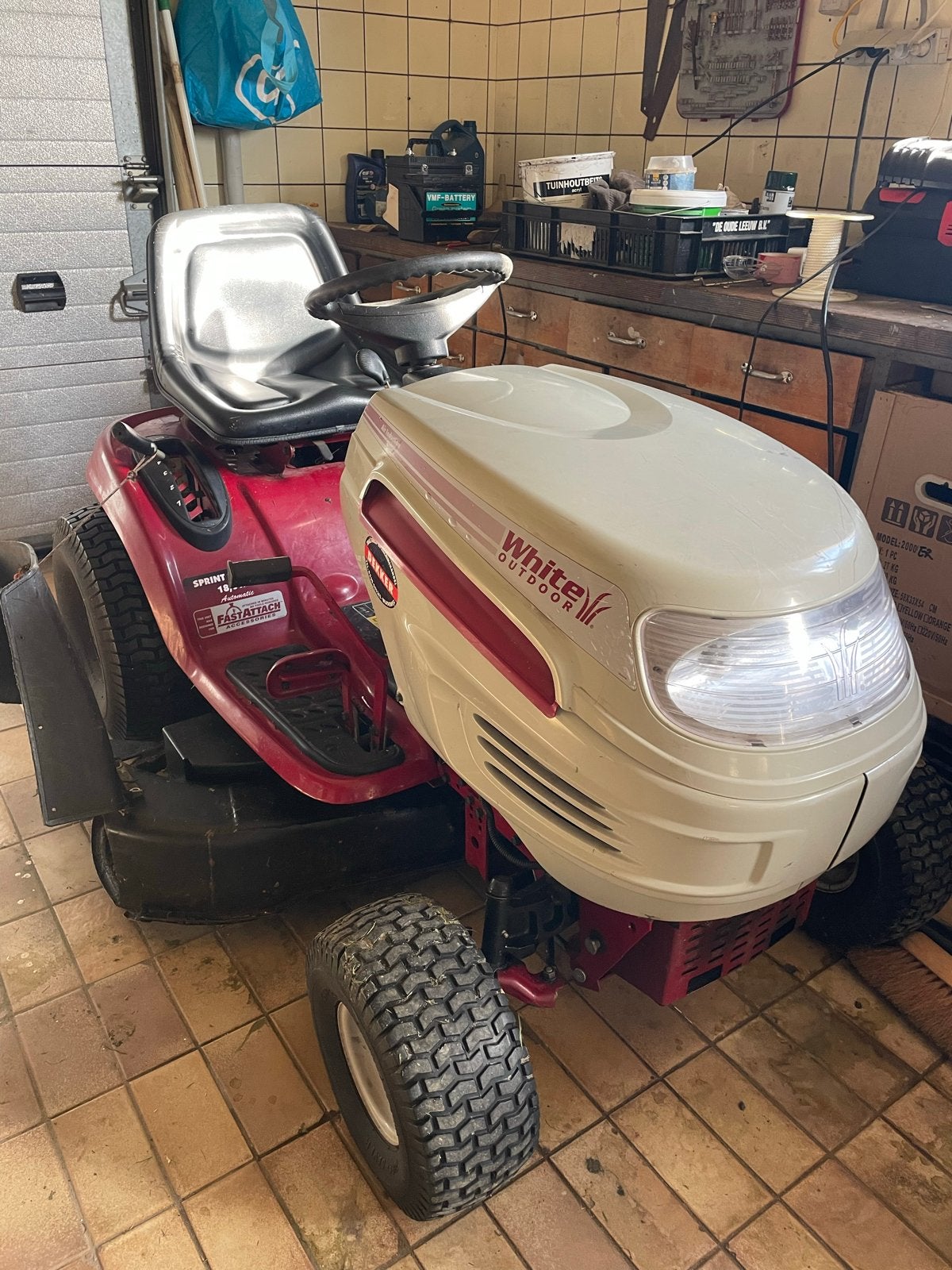 White Outdoor LT-180 Zitmaaier 18.0 HP Automaat, Ophalen of Verzenden, Gebruikt, 120 cm of meer