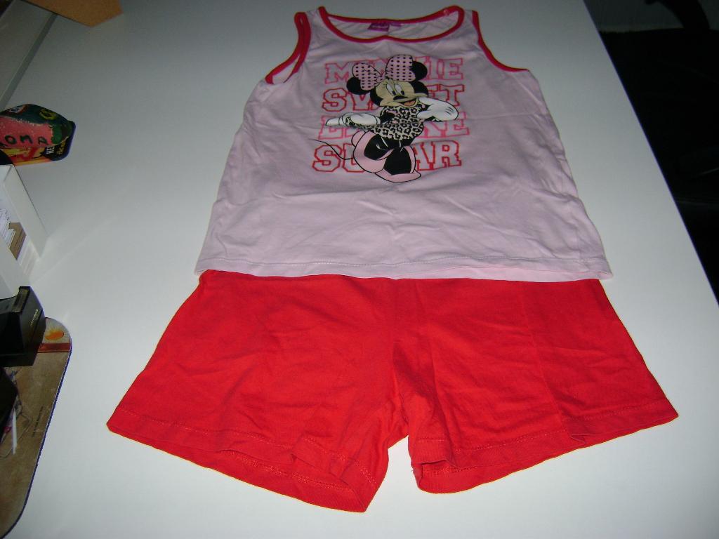 rood/roze zomer pyama van disney minnie mouse maat 140, Kinderen en Baby's, Kinderkleding | Maat 140, Disney, Nacht- of Onderkleding
