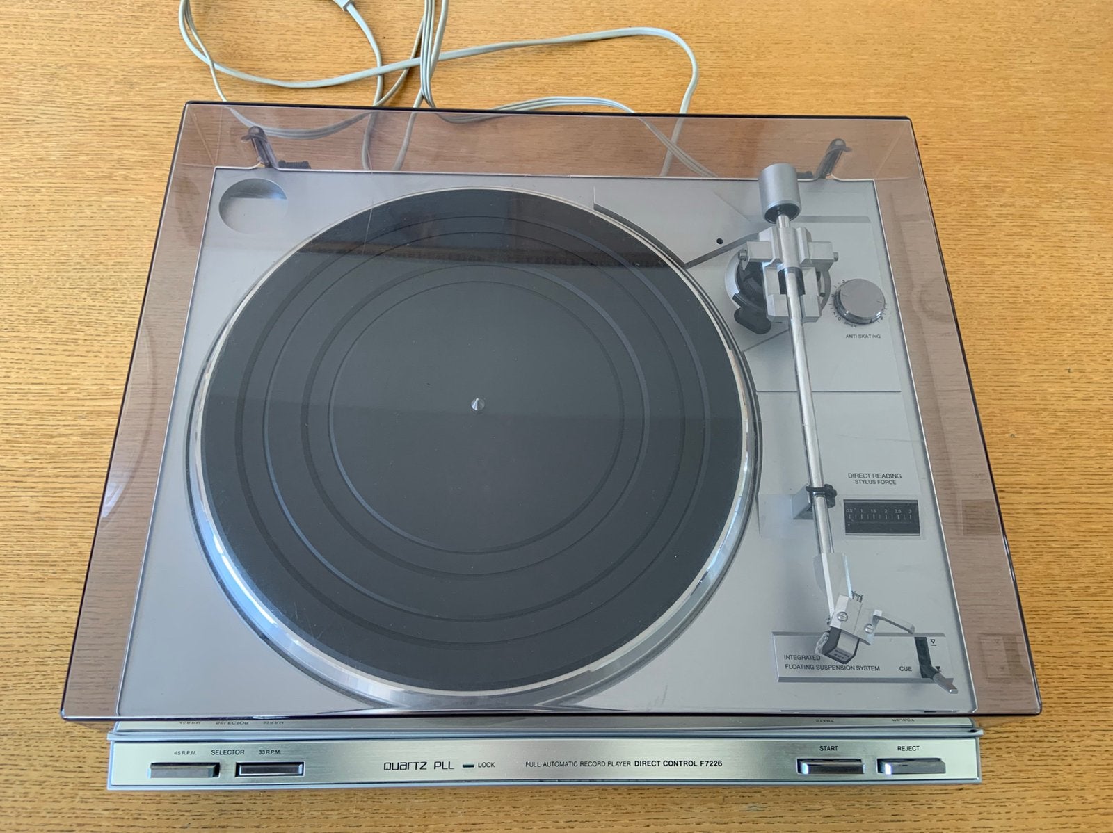 Foto 9 van PHILIPS Quartz PLL Platenspeler F7226
