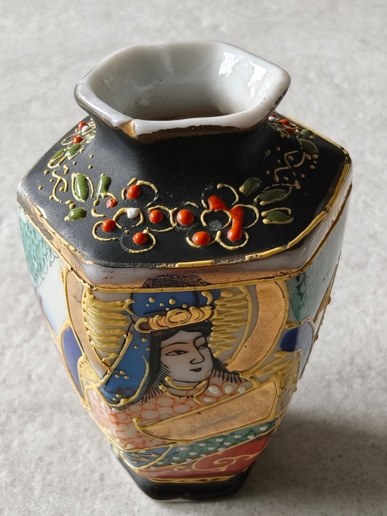 Japans porseleinen vaasje, Ophalen of Verzenden