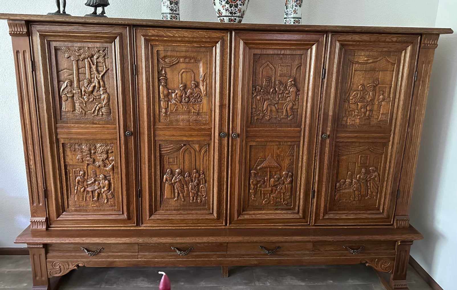 Eiken houten kast met houtsnijwerk panelen, Huis en Inrichting, Ophalen, Gebruikt, Met deur(en), Eikenhout