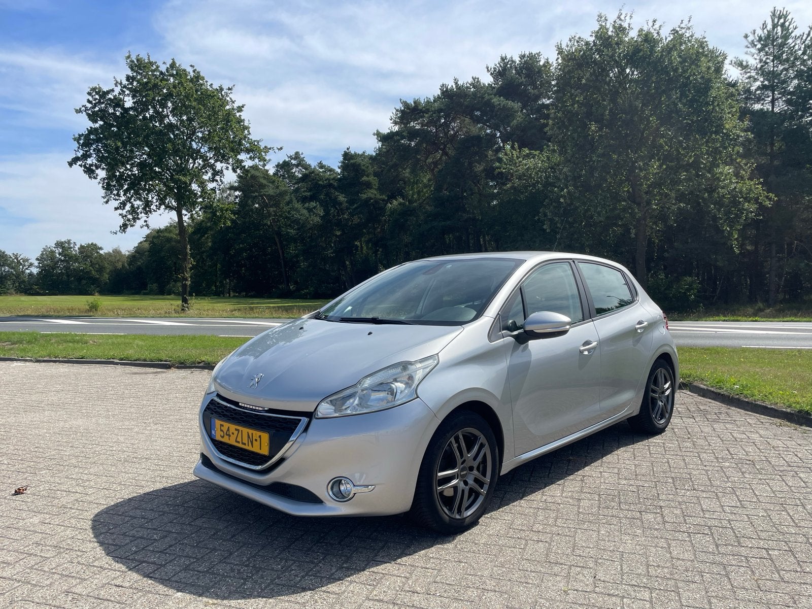Peugeot 208 1.2 VTi 82PK 5D (102g) 2013 Grijs, Auto's, Voorwielaandrijving, 31 €/maand, 1199 cc, Origineel Nederlands