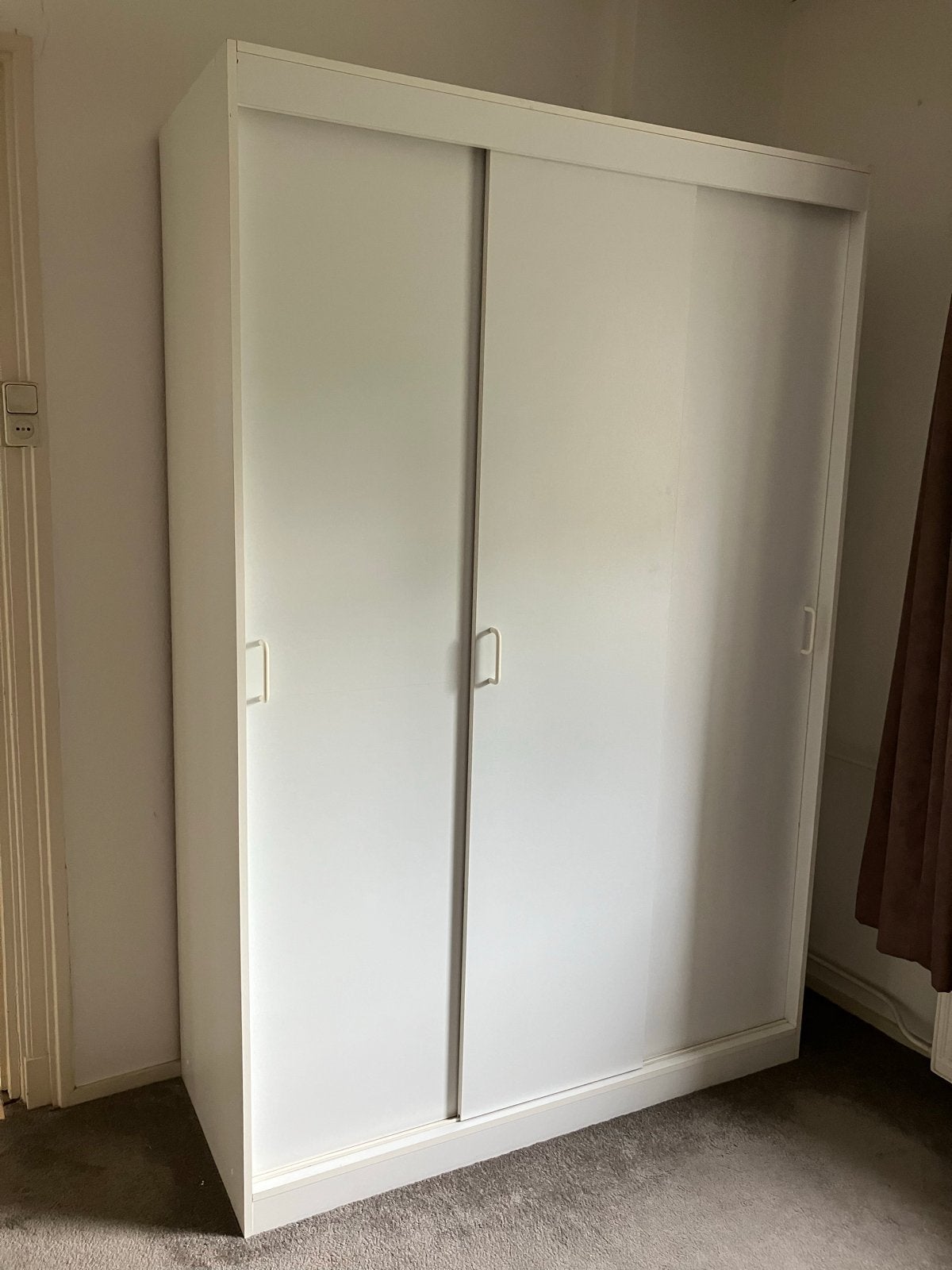 Witte kledingkast / linnenkast met schuifdeuren, Met deur(en), Gebruikt, 100 tot 150 cm, Ophalen of Verzenden
